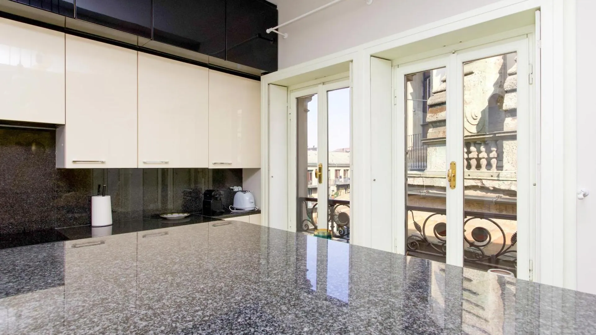 Da Vinci Apartment Duomo Bighouse130Mq Vista Tempio & Terrace Milan 0*,  Italy
